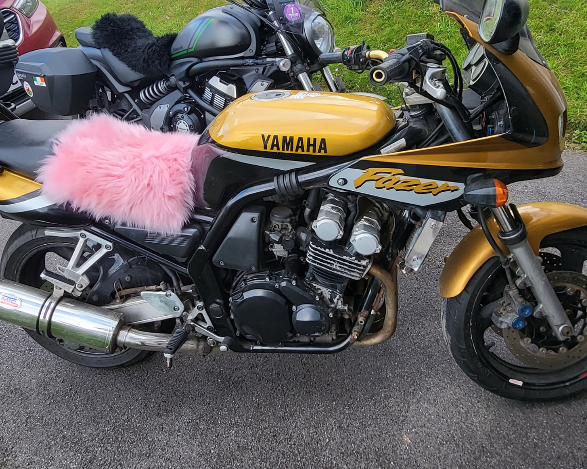 'BraveRider' Pink Sheepskin Motorcycle Seat Cover